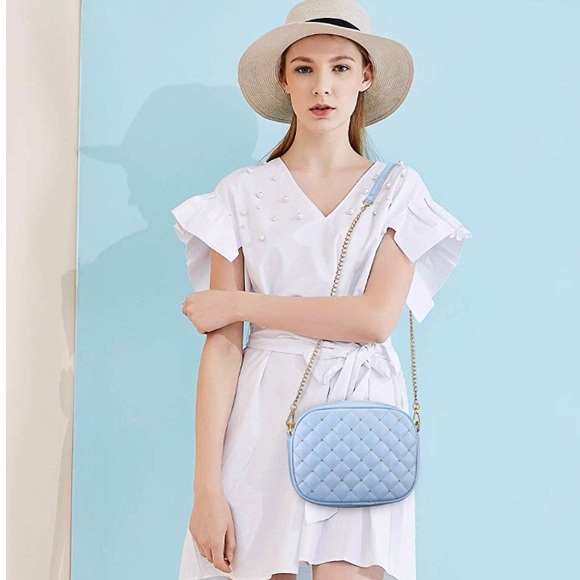 ✨NEW✨ Baby blue stud quilted crossbody bag - Picture 2 of 3